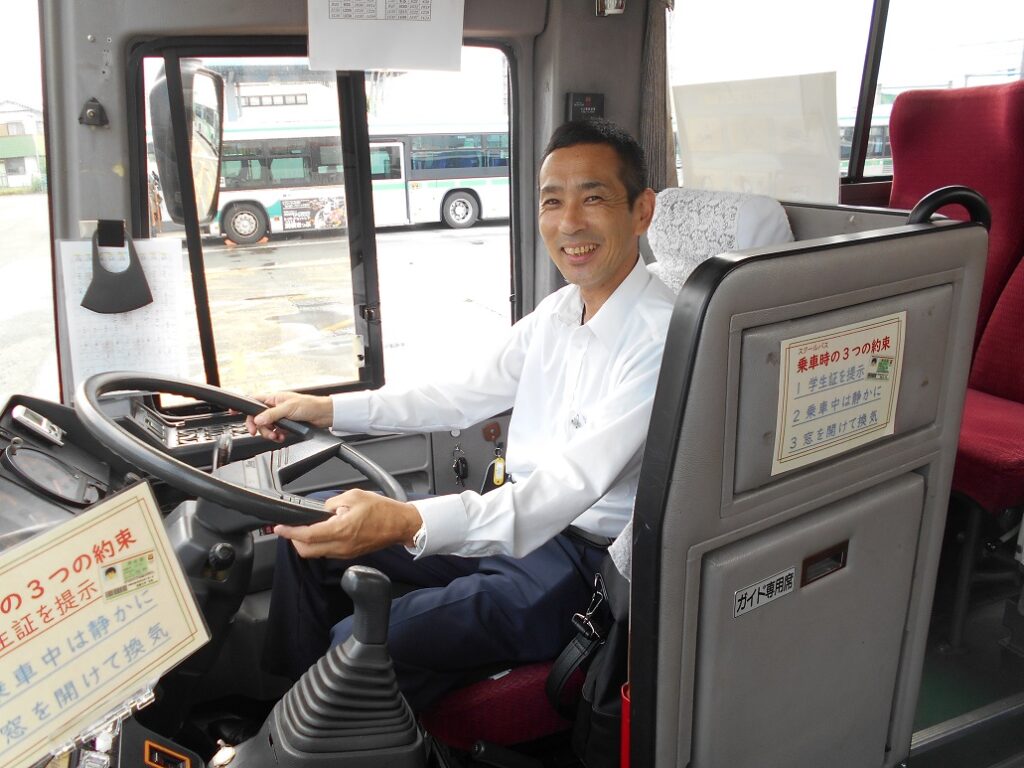 送迎バス運転士(大型一種)